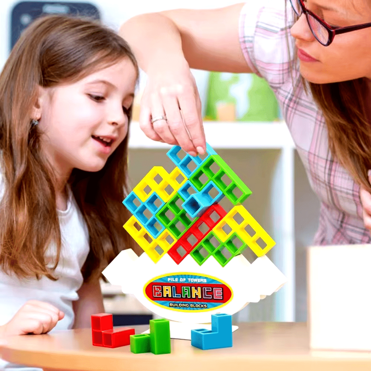 משחק ערימת קוביות אסטרטגי למשפחה